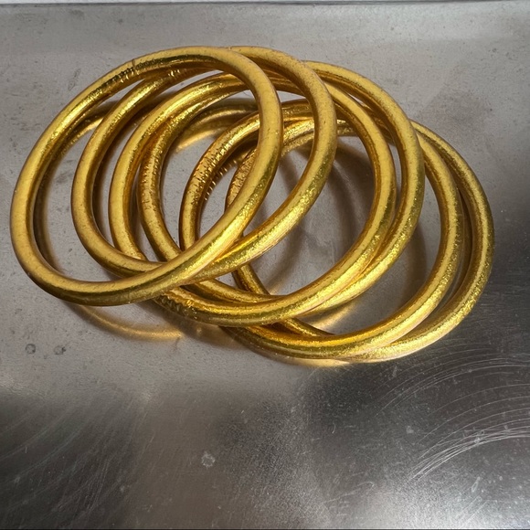 ✨⭐️Gold bangles ⭐️ ~ set of 6 size SM ~ NWOT - Picture 9 of 16